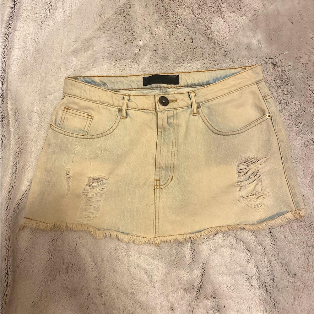 Animals distressed mini skirt 
waist: 33-34 in. 
leg length: 12-13 in.